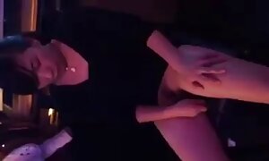 彼は酔って女の子の顔にすべての精液を下げた 無料 アダルト イケメン