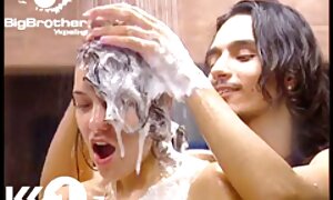 男は優しくお尻に魅力的なブロンドをねじ込みます 女性 ため の エロ 動画