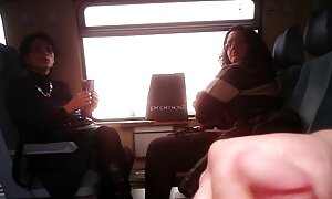 ロシアのフェラチオの後、男は彼女の猫に女の子と兼を引き裂いた セックス 無料 動画 女性 向け