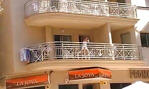 騎士の立場にある恋人は、このような素敵な戦利品で妻を別の女性に当たります 女性 専用 エッチ 動画 無料