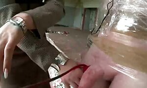 彼女の体に入れ墨を持つ金髪は大きなコックから背の高いものを得る 女性 向け サンプル 動画