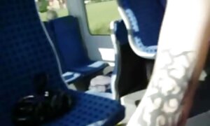 ソファの老人とカメラの若い女の子の上に家にいる エロ アニメ 動画 女性 向け