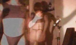 体位69では、仮面の妻は夫にフェラチオを与え、メンバーに座っています ムータン 動画