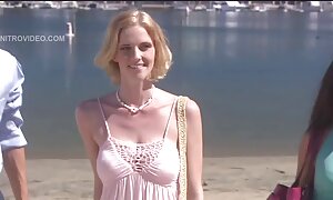 ロシアの女の子と性の大きなお尻の美しいビデオカメラの前 アダルト 女性 向け 動画