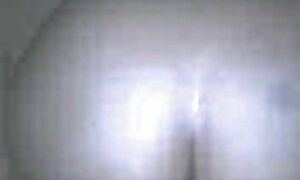 ブラインドの穴を通して、健康なコックを吸うバスルームでメガネを持つ女の子 クンニ 動画 女性 向け