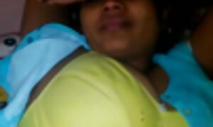 レズビアンで短いスカートとともに迅速舐めてるpussies各その他 女性 が 見る アダルト ビデオ