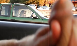 二人の男はガールフレンドを拳と膣と肛門のメンバーを叩きます。 女性 向け アダルト 男優