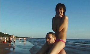 二つのガールフレンドは、ジムで筋肉の男に降伏する 女性 用 エロ 動画