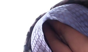 口の中で女の子を犯され、カメラ付き携帯電話に記録された 動画 エロ 女性 向け