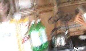 男は彼のガールフレンドを販売し、彼女は喜んでお互いのコック 女性 が 見 たい 無料 アダルト 動画