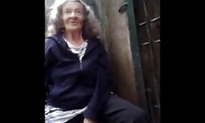 プールルームでレズビアン若くて成熟したレズビアンの猫とキス彼らの 女性 が 見る エロ 動画