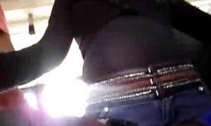 愚かな若い女性は、自宅で一人で残されています。 女性 の 為 の アダルト 動画
