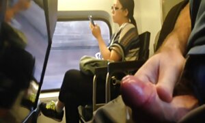 カメラの前にいた若い男を入れて濃厚なザーメンでいっぱいの膣で渡す 女性 用 風俗 エロ 動画